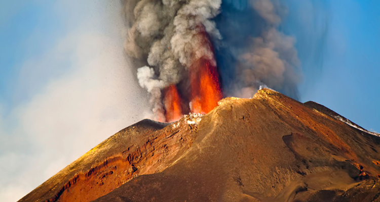 Mount Etna’s Fiery Spectacle: Why Tourists Risk Their Lives for a Closer Look