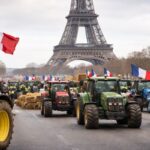 Farmers protest near Eiffel Tower