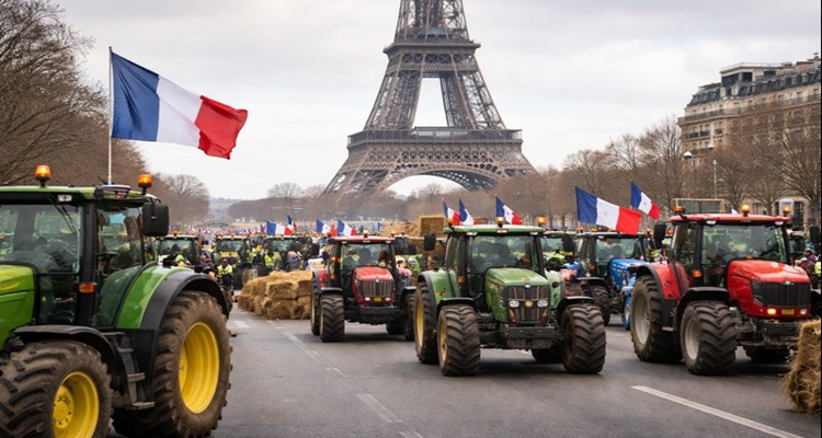 Farmers protest near Eiffel Tower