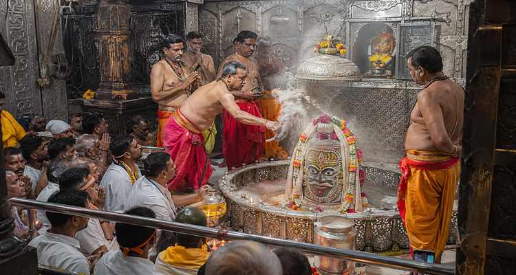 Temple ritual and devotion in progress